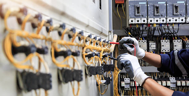 Professional Electrician technician working in Dallas, TX
